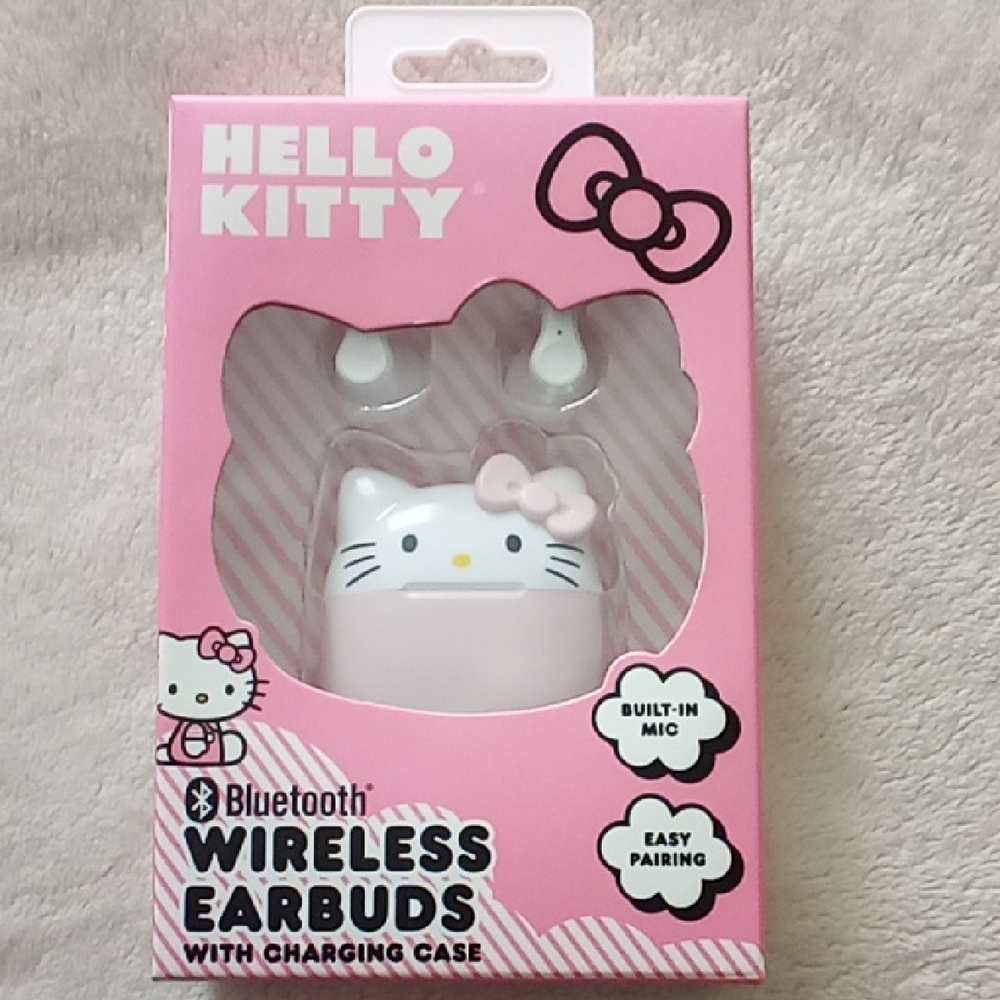HELLO KITTY PINK AND WHITE EAR BUDS W/ CASE NEW IN BOX!